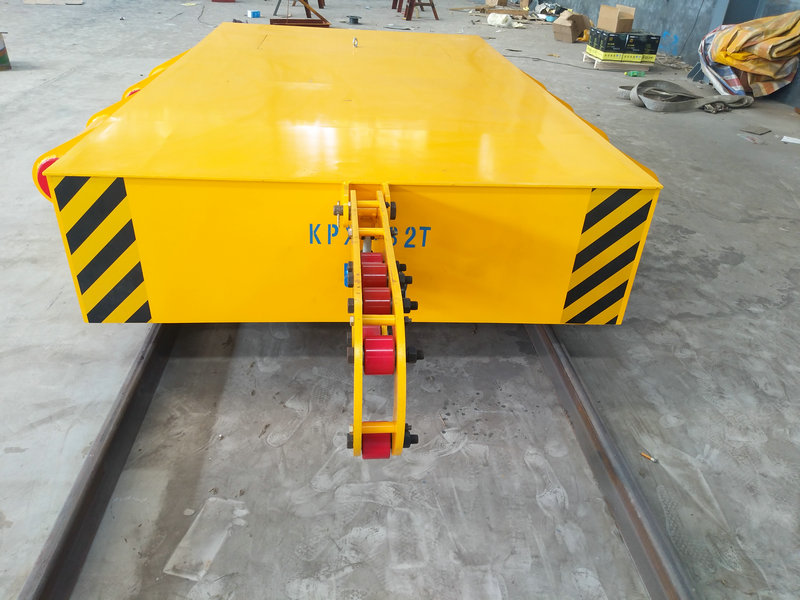 32 Tons trolley connected to the tractor