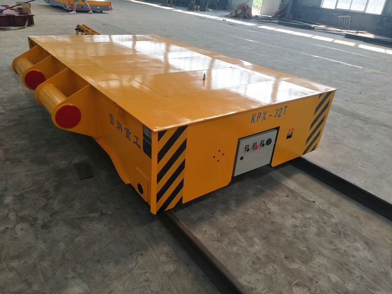 32 Tons trolley connected to the tractor