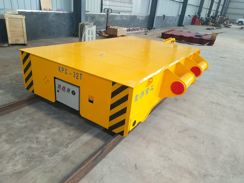 32 Tons trolley connected to the tractor