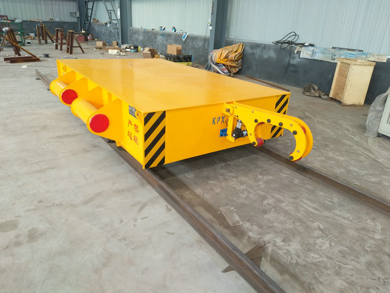 32 Tons trolley connected to the tractor